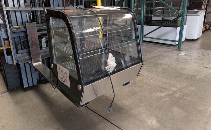 28 ins Refrigerated Bakery Display Case Rental
