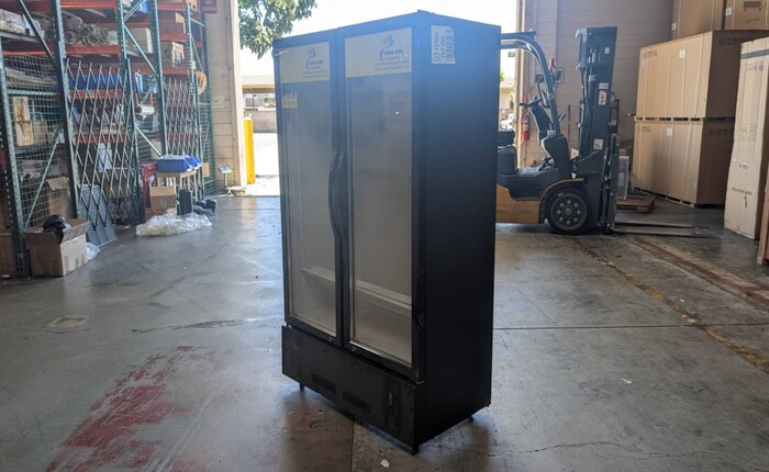 39 ins Merchandising door cooler Rental for rent in Wonewoc, WI